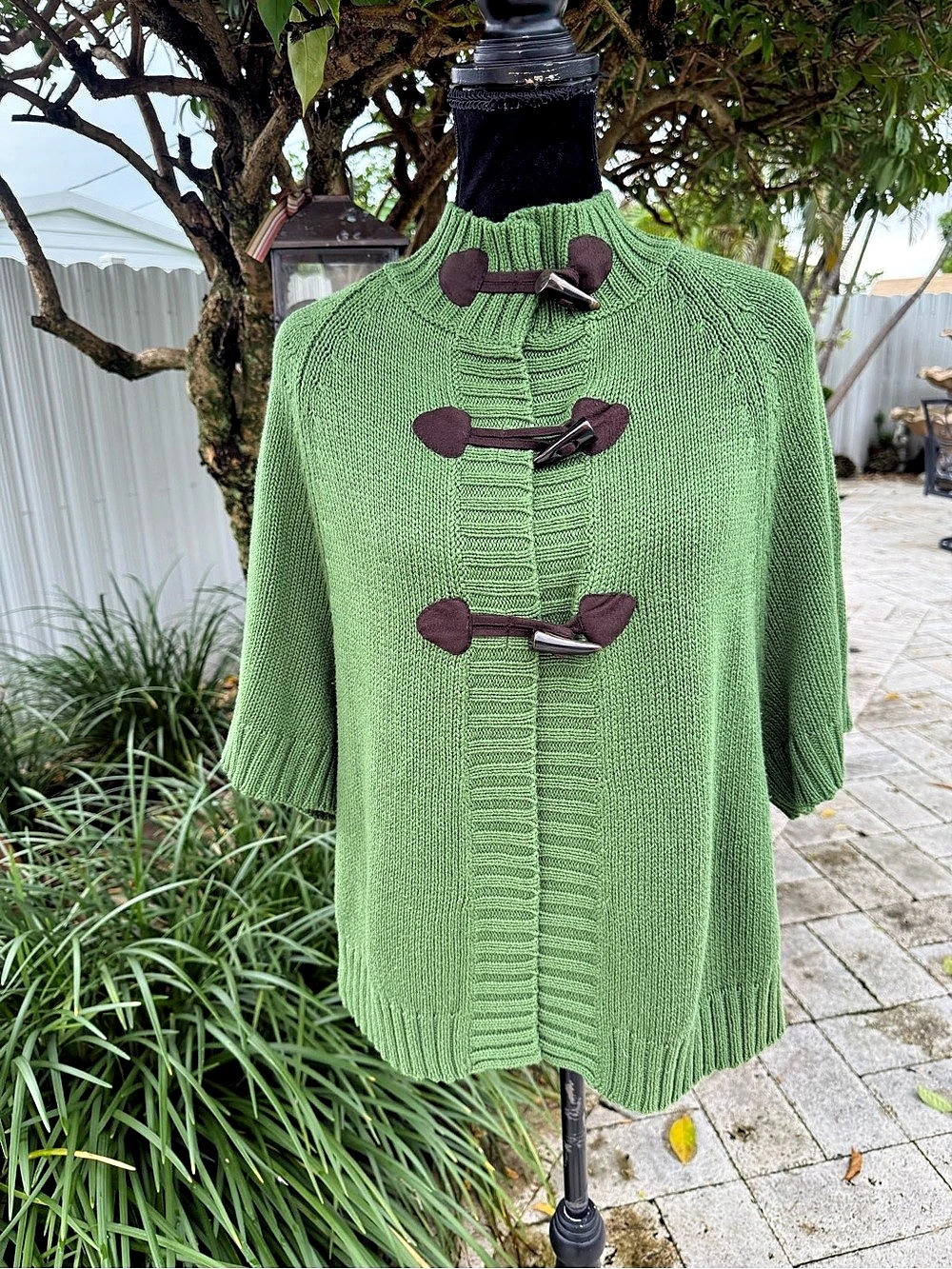 Old Navy Green Toggle Knit Sweater Size Medium Like New
